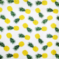 Preview: Weisser Musselinstoff mit urlaubsfrischen Ananasfrüchten bedruckt, ideal für luftige Sommerbekleidung für Gross und Klein.
