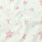 Preview: Kuschelweicher Ribjersey aus reiner Baumwolle mit Sternen in rosa gemustert.