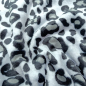 Preview: Kuschelweicher Wellnessfleece in grau mit Leopardenmuster