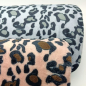 Preview: Kuschelweicher Wellnessfleece in peach mit Leopardenmuster
