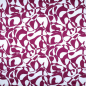 Preview: Glatt und leicht fallender Baumwoll Satin in Berry/Weiß mit abstraktem Muster