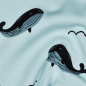 Preview: Kuschelweicher und warmer Sweatstoff in eisblau mit niedlichen Buckelwalen gemustert