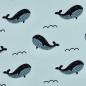 Preview: Kuschelweicher und warmer Sweatstoff in eisblau mit niedlichen Buckelwalen gemustert