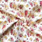 Preview: Baumwollstoff mit roten und Gelb Blumen gemustert.
