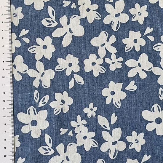 Preview: weich fallender Jeansstoff in dunklem denim mit Blumen gemustert