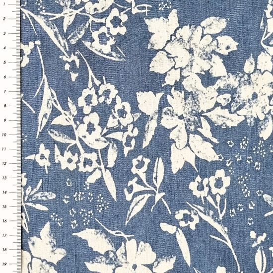 Preview: weich fallender Jeansstoff in hellem denim mit Blumen gemustert
