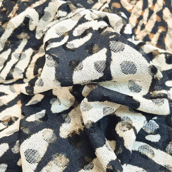 Preview: Weich fließender Viskosestoff im Leostil gemustert