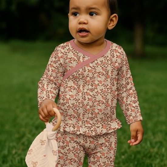 Preview: Weicher Ribjersey in Bio Qualität in zartem ecru mit Miniblüten gemustert