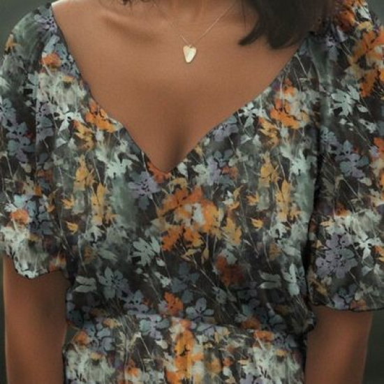 Preview: Weiche luftige Viskose in dezenten dunklen Farbtönen mit Blüten gemustert