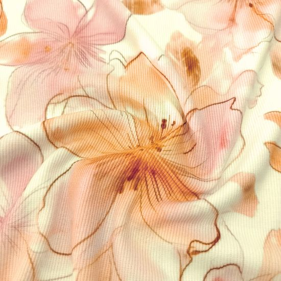 Weicher Ribjersey in Ecru mit zarten Apricotblüten gemustert