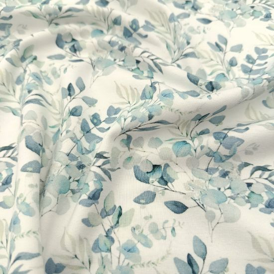 Kuschelweicher Jersey Ecru mit Eukalyptuszweigen gemustert