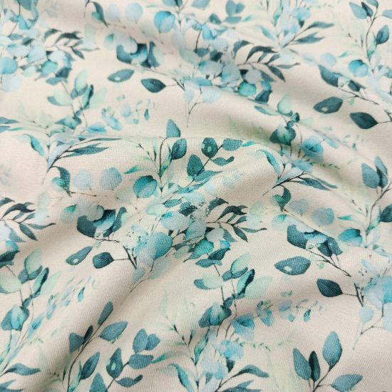 Kuschelweicher Jersey hellem Taupe mit Eukalyptuszweigen gemustert