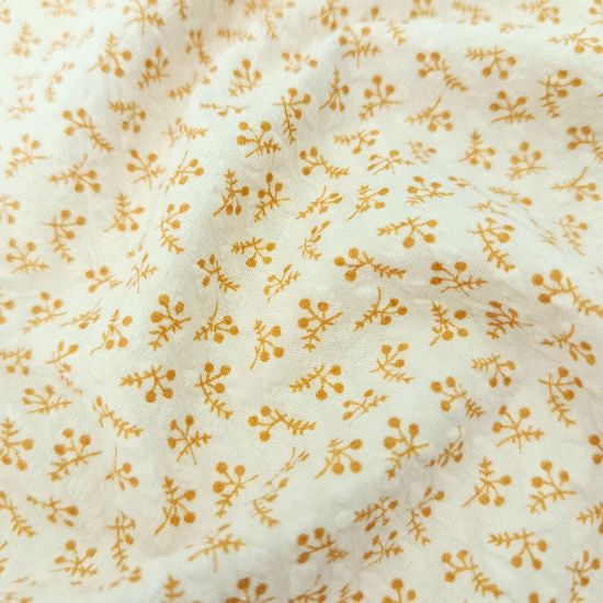 Leichter luftiger Baumwollstoff Seersucker in ecru mit kleinen senfgelben Miniblüten gemustert