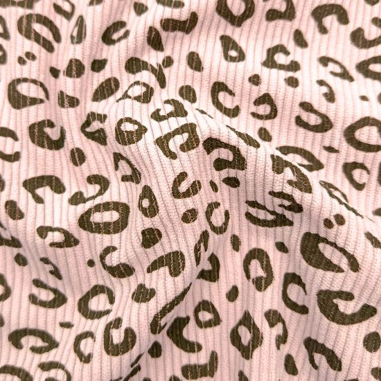 Weich fallender Baumwoll Stretch Cord in rosa mit Mini Leoprint gemustert
