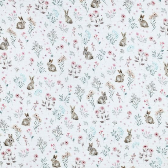 Preview: Weich fallender leichter Musselin in weiß mit süßen Häschen und Blumen gemustert