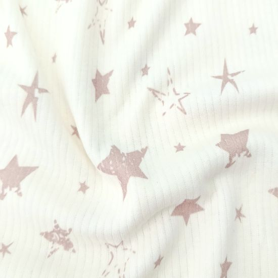 Kuschelweicher Ribjersey aus reiner Baumwolle mit Sternen in dunklem altrosa gemustert.