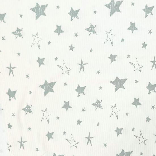 Preview: Kuschelweicher Ribjersey aus reiner Baumwolle mit Sternen in dunklem altgrün gemustert.