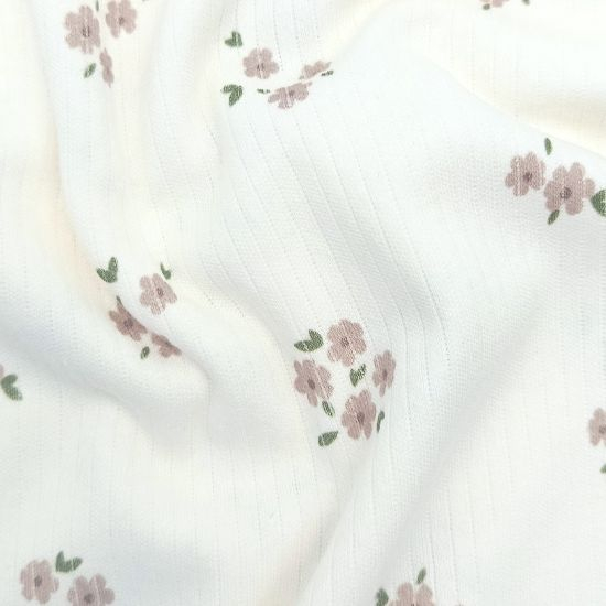 Kuschelweicher Ribjersey aus reiner Baumwolle mit Blümchen in dunklem Altrosa gemustert.