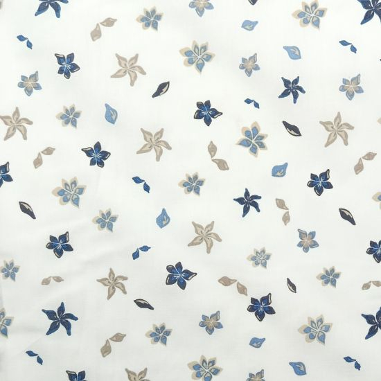 Preview: Leicht fallender Baumwollstoff in offwhite mit Streublumen gemustert