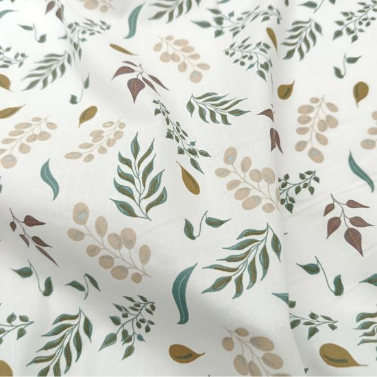 Leicht fallender Baumwollstoff in offwhite mit verschiedenen Blättern gemustert