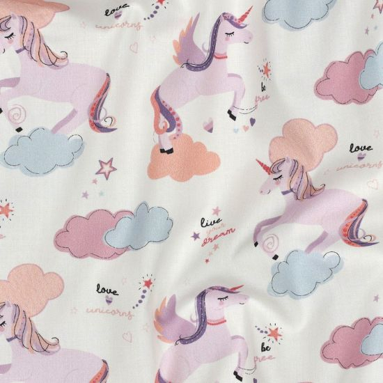 Leicht fallender Baumwollstoff in offwhite mit Einhörnern auf Wolken gemustert