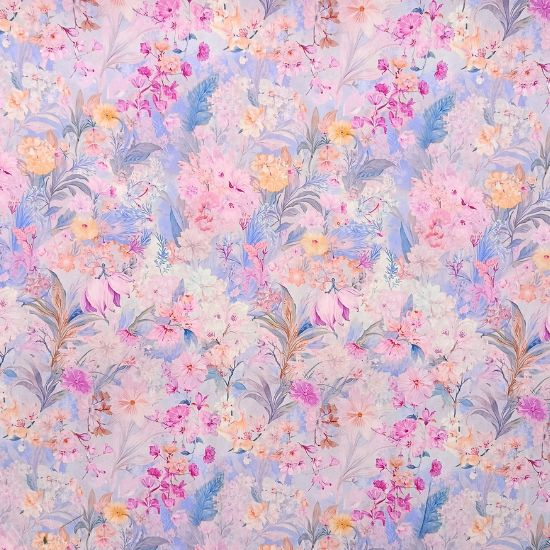 Weiche luftige Viskose in Flieder-Farbtönen mit sommerlichen Blumen gemustert