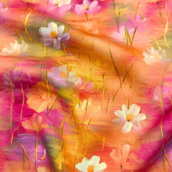 Luftig leichte Viskose in Orange und Pink Farbtönen mit Aquarellblumen gemustert