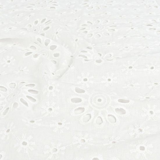 Luftig leichte Broderie Baumwolle in weiß mit großen Blumen