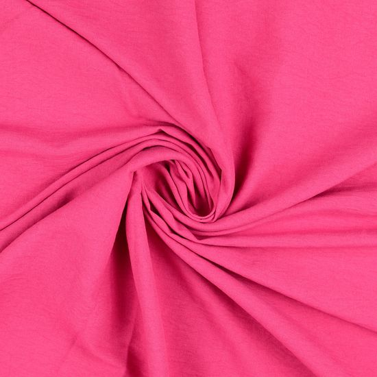 Weicher, fließend fallender Stoff in pink