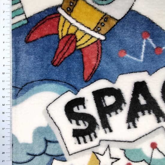 Wellnessfleece mit buntem Weltraummuster mit Raketen