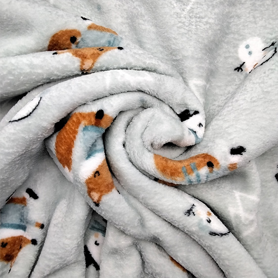 Wellnessfleece mit Schneemaennern und Fuechsen gemustert