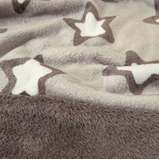 Kuscheliger Wellnessfleece in sand mit Sternen gemustert