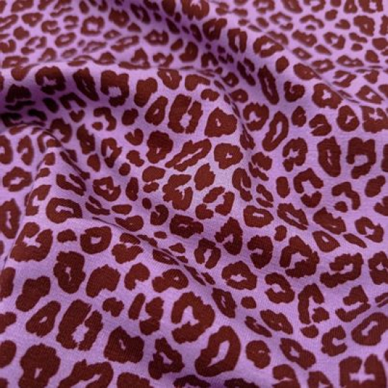 Weich fallender Swafing Jersey in heller beere mit kleinem Leoprint in rostbraun