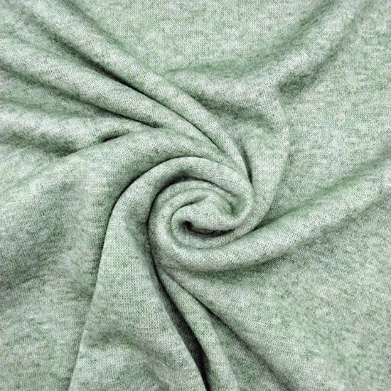 Preview: Weicher Strickstoff in einem satten Gruenton. Ideal für kuschelige Pullover, Cardigans, Strickkleider, Muetzen oder auch Decken.