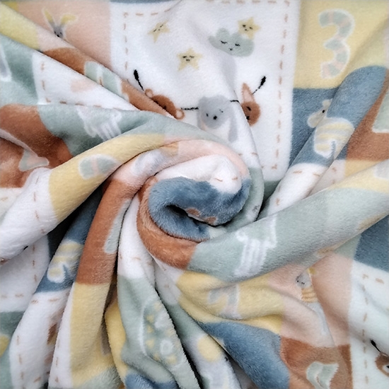 Wellnessfleece mit bunten Tieren, Quadraten und Zahlen gemustert