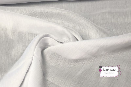 chiffon uni in weiss geknuellt