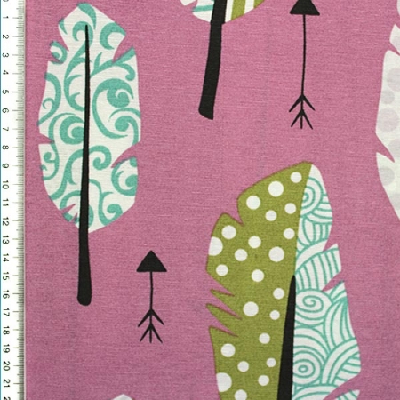 Preview: Dekostoff aus Baumwollgemisch in rosa mit Motiven von Indianerfedern in weiss und gelb