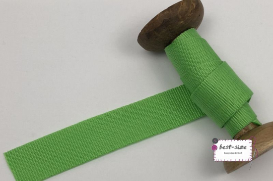 Rolle mit grünen Gurtband mit Breite von 40mm
