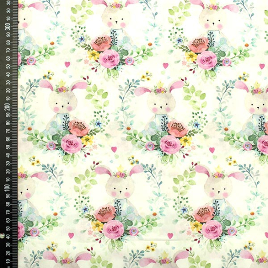 Baumwollstoff von HILCO mit niedlichen Hasenmotiven im Blumenkranz im Digitaldruck