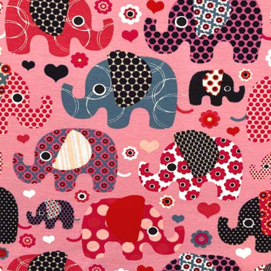 Baumwolljersey in pink mit bunten Elefanten gemustert.