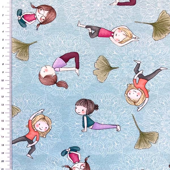 Baumwolljersey in hellblau mit Yogamotiven gemustert