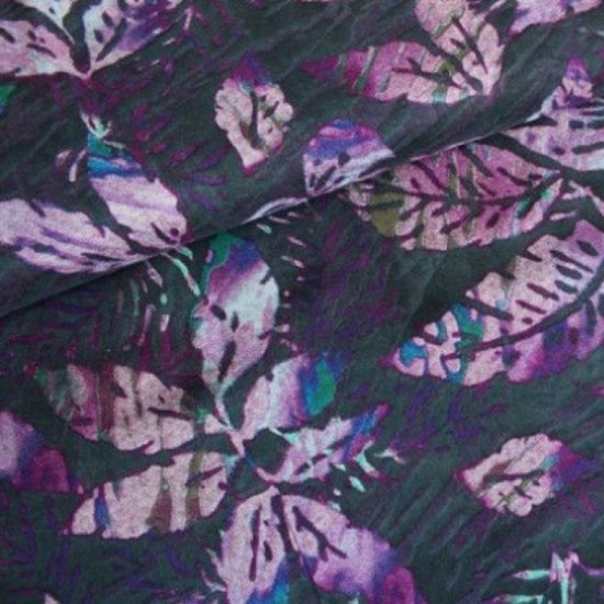 viskosegemisch in grau mit motiven von rosanen blaettern