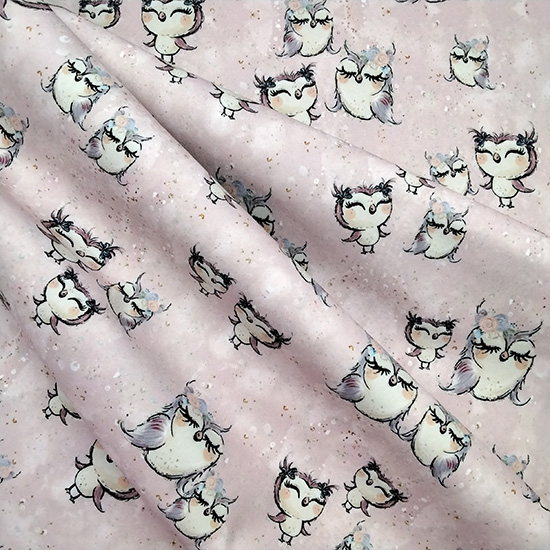 Softshellstoff mit suessen Eulen gemustert in Rosa, ideal für Outdoorspielspass als Jacke oder Hose fuer kleine Eulenfans.