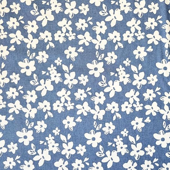 weich fallender Jeansstoff in hellem denim mit Blumen gemustert