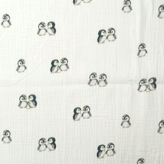 Weicher luftiger Bio Musselin in offwhite mit süßen Pinguinen gemustert