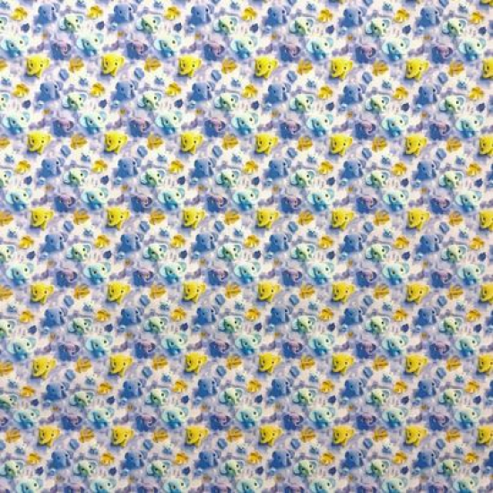 Leicht fallender Baumwollstoff in Flieder Farbtönen mit bunten Mini Elefanten gemustert