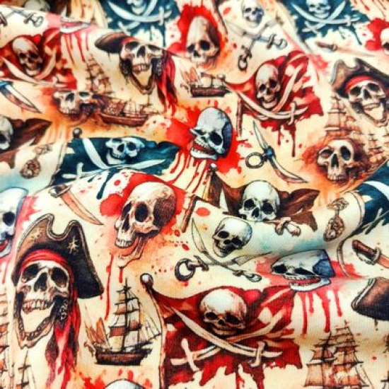 Kuschelweicher und warmer Sweatstoff in Beige Farbtönen mit Piratenmotiv gemustert