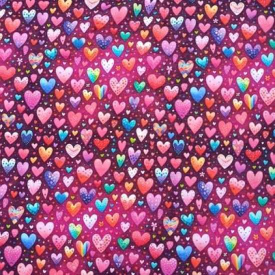 Kuschelweicher und warmer Sweatstoff in beere mit bunten Herzen gemustert