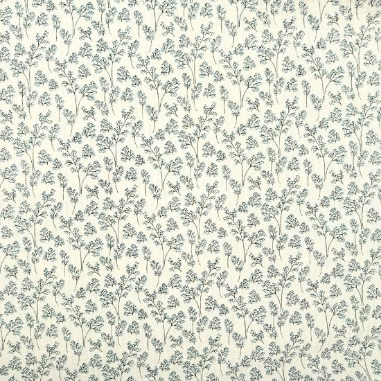 Leichter luftiger Baumwollstoff Seersucker in ecru mit kleinen blauen Miniblütenzweigen gemustert