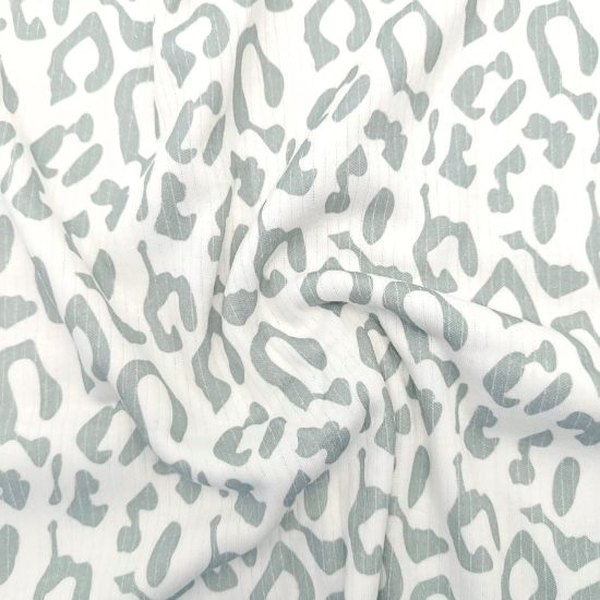 Kuschelweicher Ribjersey aus reiner Baumwolle mit Leoprint in dunklem Altgrün gemustert.